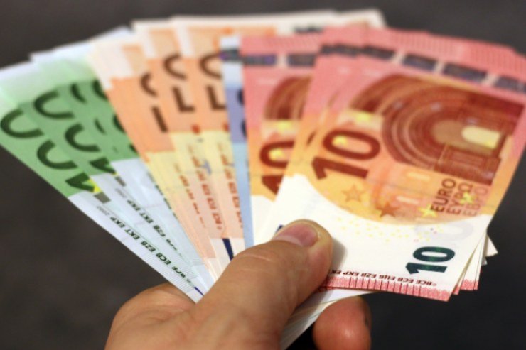 Studente vince 20 milioni di euro alla lotteria