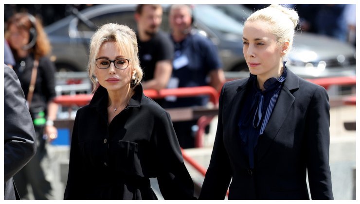 Marina e Marta Fascina a funerale