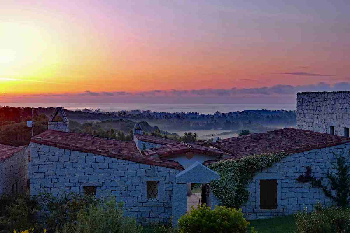 Va in vacanza e trova una stanza in meno in casa