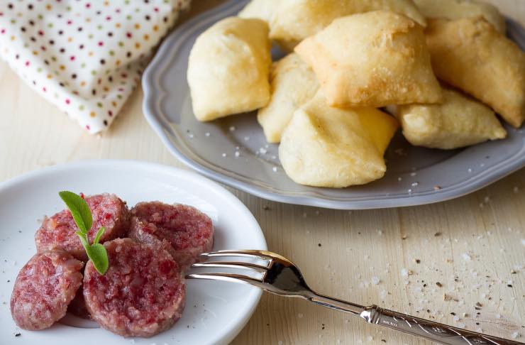 Gnocchi fritti e salumi 