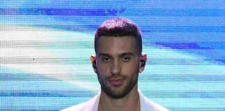 Scatti al mare di Mahmood