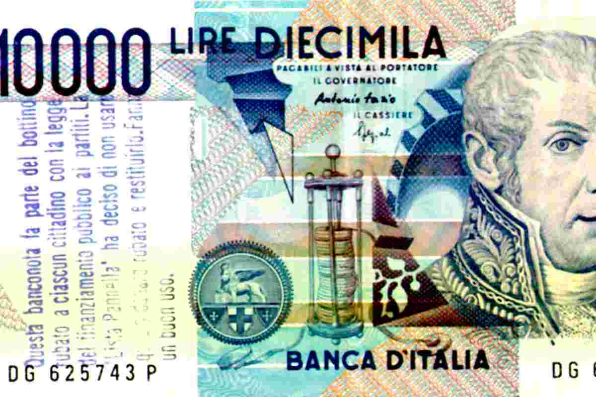 Trova milioni di lire a casa del fratello