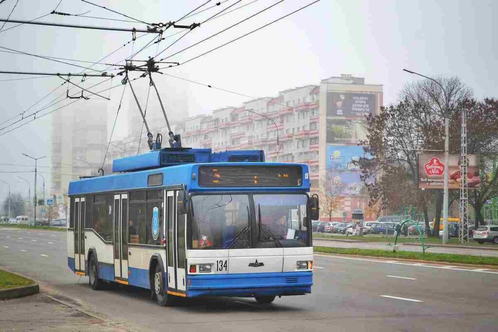 Litigano per un posto sull'autobus